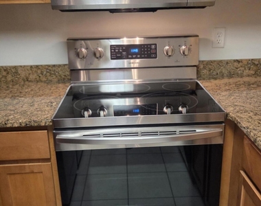 5722 Wellesley Lane - Photo Thumbnail 9