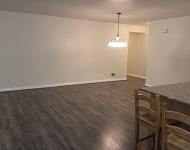 5722 Wellesley Lane - Photo Thumbnail 6