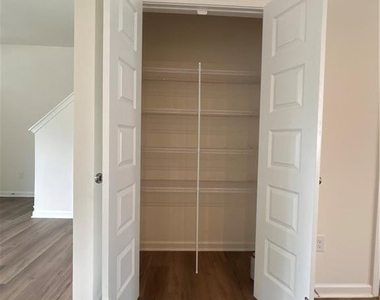 1423 Goldsboro Avenue - Photo Thumbnail 3