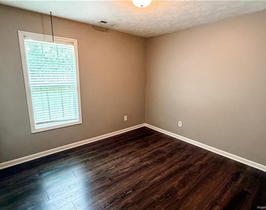 770 Conestoga Drive - Photo Thumbnail 5