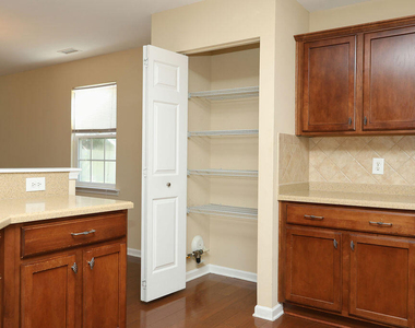 8843 Thornton Town Place - Photo Thumbnail 13