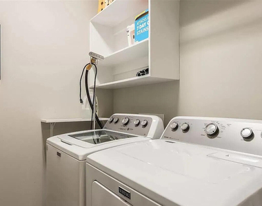 1743 Grandmaster Way - Photo Thumbnail 20