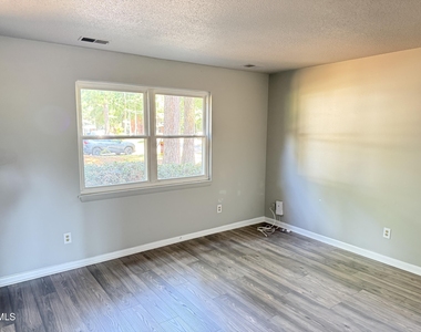 4401 Bleeker Court - Photo Thumbnail 2