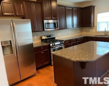 2504 Historic Circle - Photo Thumbnail 5