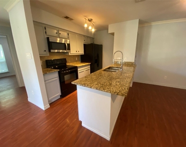 10616 Mellow Meadows Dr Mdws - Photo Thumbnail 4
