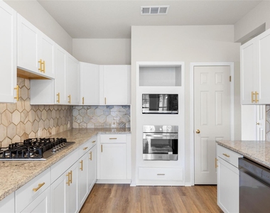 412 Tamara Dr - Photo Thumbnail 8