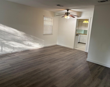 11913 Rennalee Loop - Photo Thumbnail 4