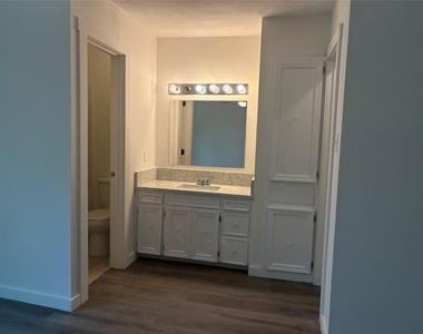 11913 Rennalee Loop - Photo Thumbnail 17