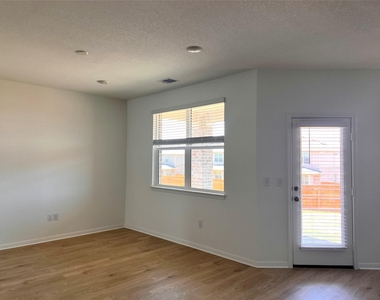 220 Saide St - Photo Thumbnail 4