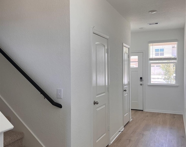 220 Saide St - Photo Thumbnail 2