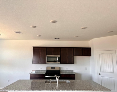 220 Saide St - Photo Thumbnail 7