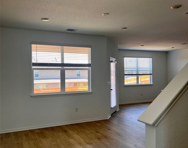 220 Saide St - Photo Thumbnail 3