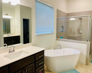 18001 Dufour Dr - Photo Thumbnail 12