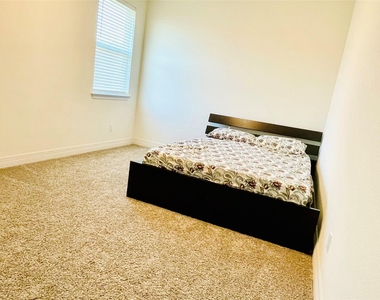 18001 Dufour Dr - Photo Thumbnail 23