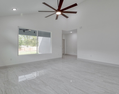 202 Washington St - Photo Thumbnail 10