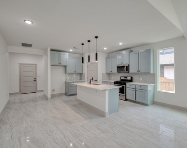202 Washington St - Photo Thumbnail 6