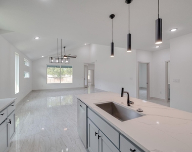 202 Washington St - Photo Thumbnail 8