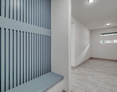 202 Washington St - Photo Thumbnail 4