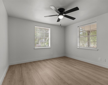 515 W Houston St - Photo Thumbnail 9
