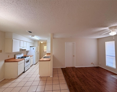 2301 Whitlow Cv - Photo Thumbnail 9