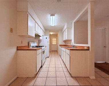 2301 Whitlow Cv - Photo Thumbnail 10