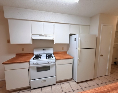 2301 Whitlow Cv - Photo Thumbnail 11