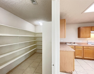 3079 Hill St - Photo Thumbnail 10