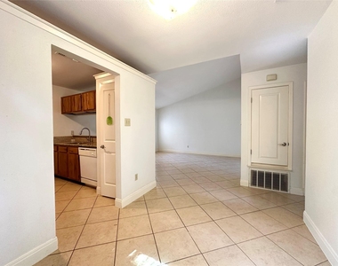 4510 Brown Bark Pl - Photo Thumbnail 7