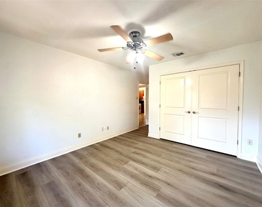 4510 Brown Bark Pl - Photo Thumbnail 11