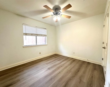4510 Brown Bark Pl - Photo Thumbnail 8