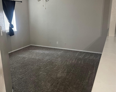 318 Belinda Ct - Photo Thumbnail 6