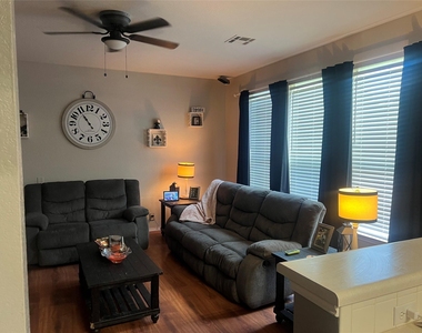318 Belinda Ct - Photo Thumbnail 2