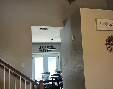 318 Belinda Ct - Photo Thumbnail 9