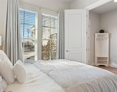 1411 Town Creek Dr - Photo Thumbnail 3