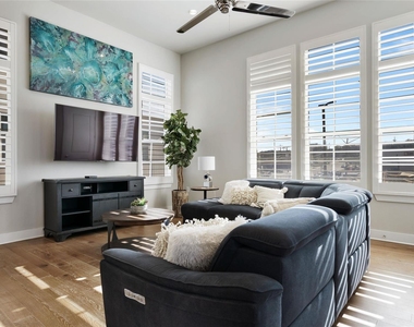 1411 Town Creek Dr - Photo Thumbnail 14