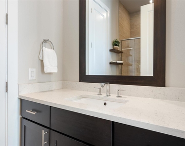 1411 Town Creek Dr - Photo Thumbnail 4