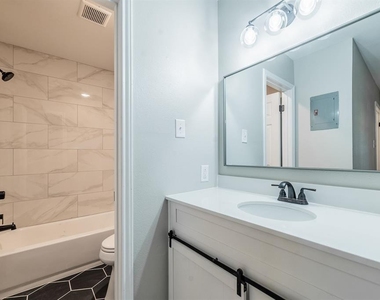 915 Sirocco Dr - Photo Thumbnail 4