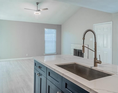 915 Sirocco Dr - Photo Thumbnail 14