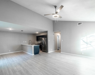 915 Sirocco Dr - Photo Thumbnail 10