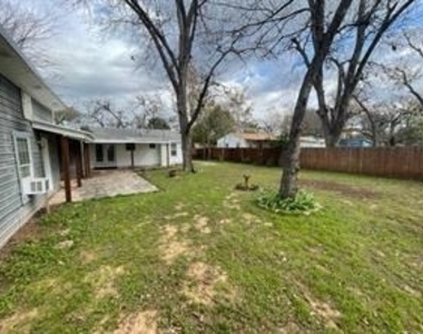 4609 Milburn Ln - Photo Thumbnail 9