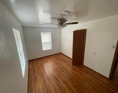 4609 Milburn Ln - Photo Thumbnail 2
