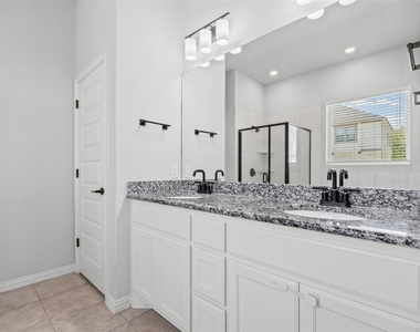 12900 Bloomington Dr - Photo Thumbnail 16
