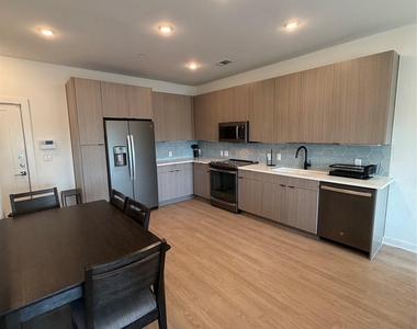 4802 S Congress Ave - Photo Thumbnail 2
