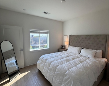 4802 S Congress Ave - Photo Thumbnail 6