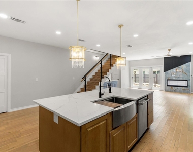 1007 Payne Ave - Photo Thumbnail 7
