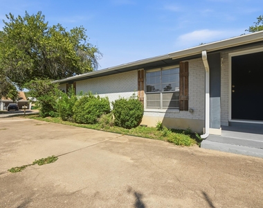 2712 Saint Edwards Cir - Photo Thumbnail 1