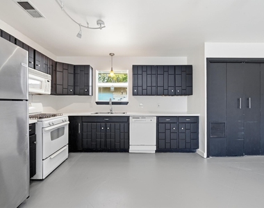 2712 Saint Edwards Cir - Photo Thumbnail 9