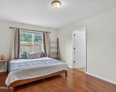 940 State Road 13 N - Photo Thumbnail 17