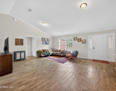 940 State Road 13 N - Photo Thumbnail 6