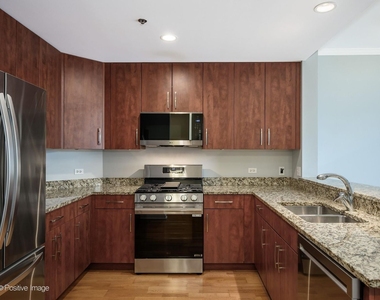 160 E Illinois Street - Photo Thumbnail 4